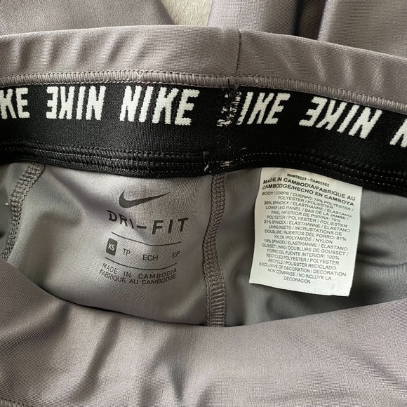 Nike, Dri-Fit grey/silver Nike Running leggings, size XS - Picture 8 of 9